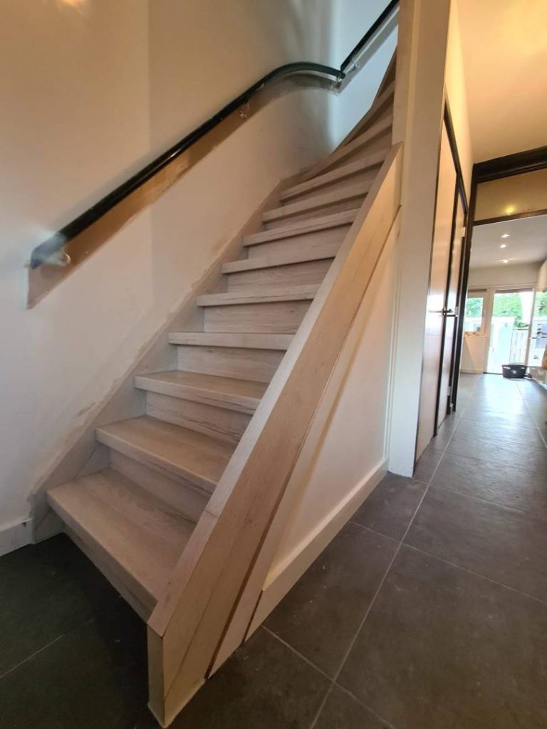 Sam Timmerwerken renovatie trap 2